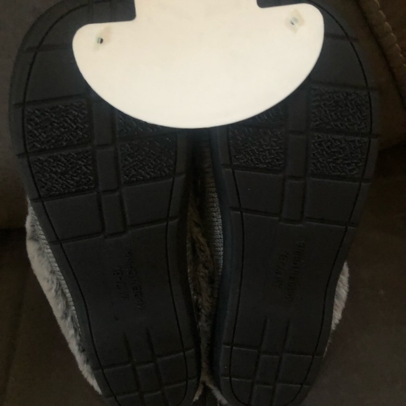 Slippers - Picture 2 of 3